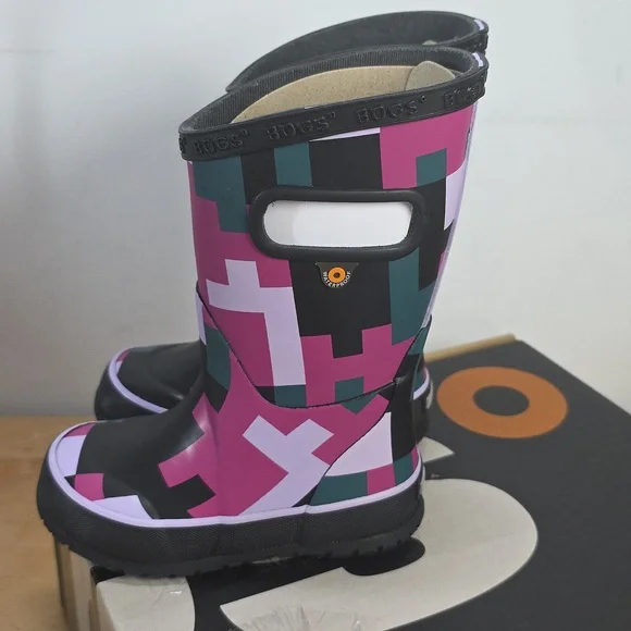 BOGS Multicolor Geometric Pattern Boots Kids Size 7 - Picture 3 of 7